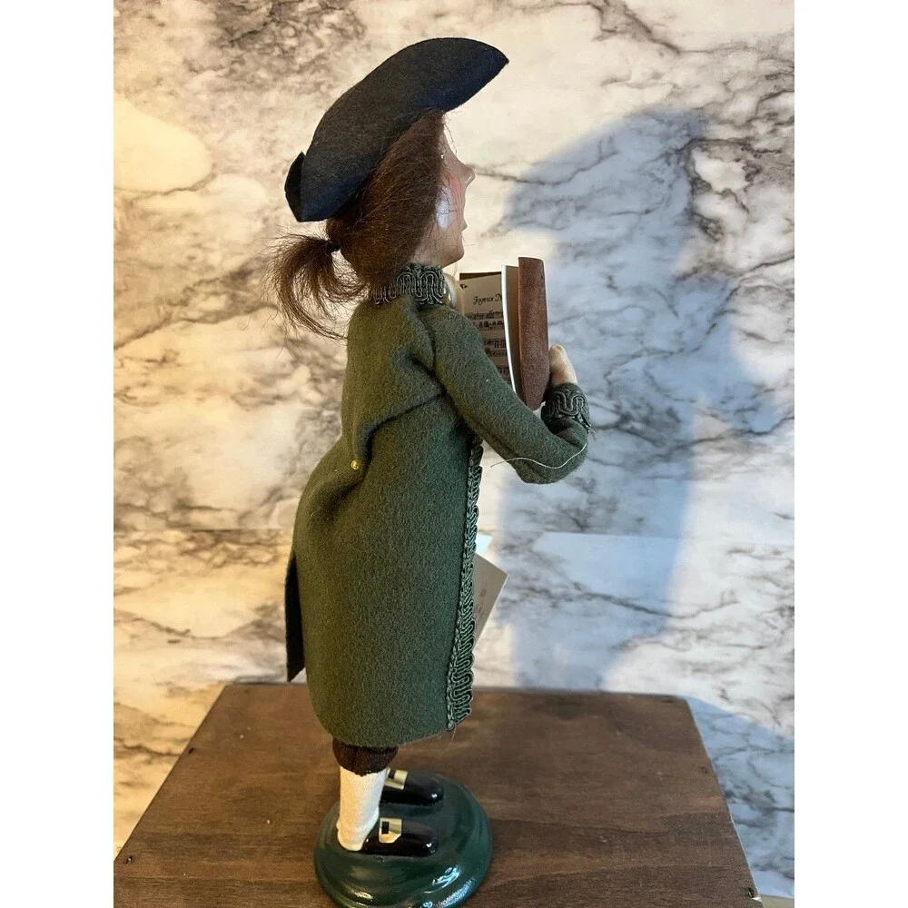 Byers' Choice Ltd. 1998 Williamsburg Colonial Caroler Figurine with songbook